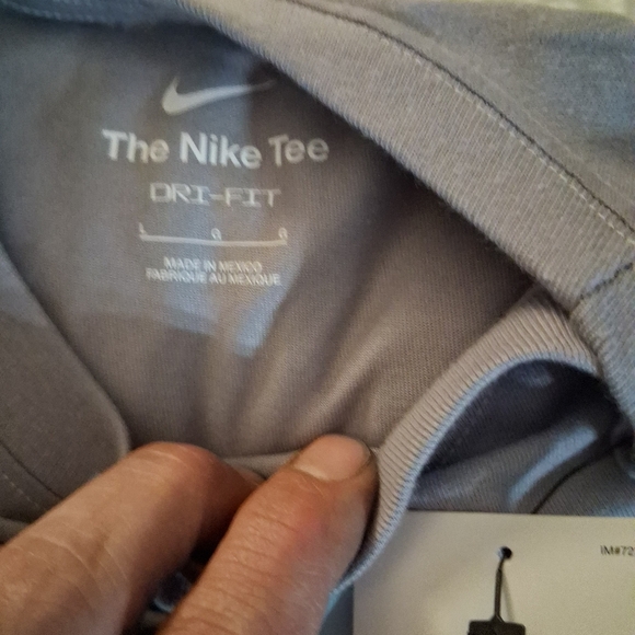 Nike Dri-Fit Men's Long Sleeve T-Shirt - Picture 3 of 5